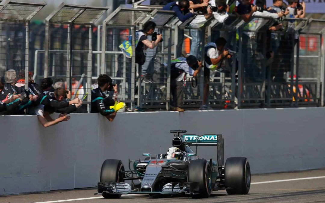 Lewis Hamilton Dominates Chinese Grand Prix